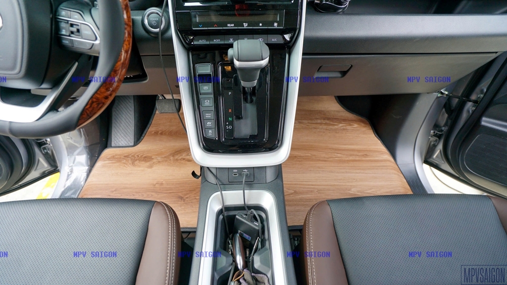 Sàn gỗ SPC Toyota Innova Cross 2025