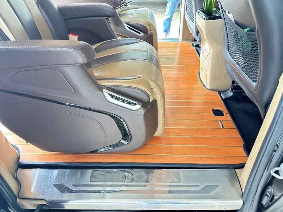 Sàn gỗ tự nhiên chỉ vàng- chỉ nhôm Carnival 2025