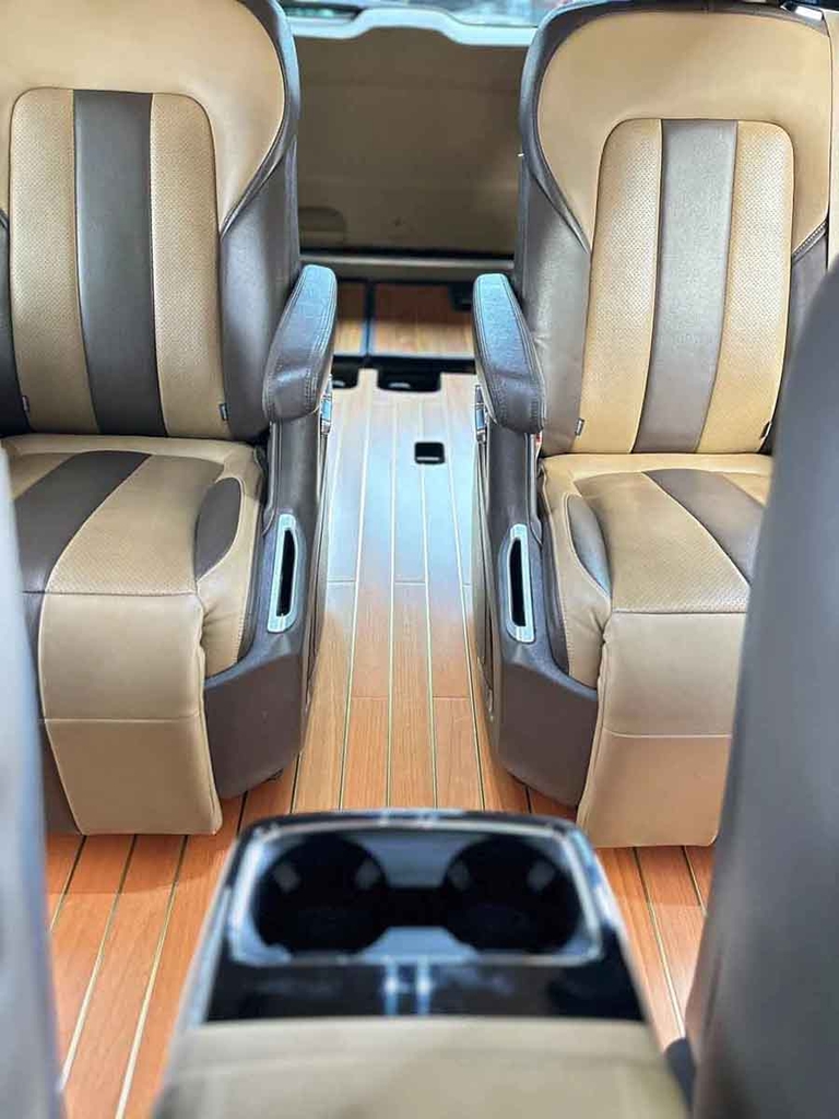 Sàn gỗ tự nhiên chỉ vàng- chỉ nhôm Carnival 2025