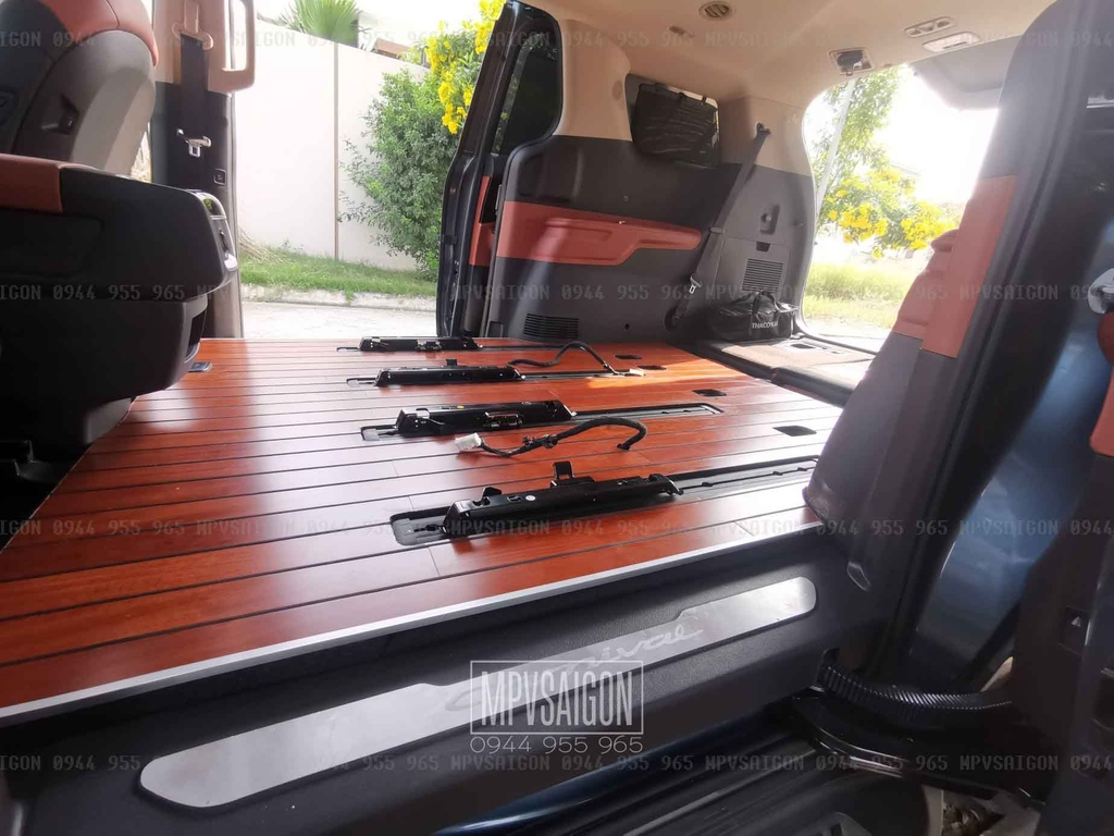 Sàn gỗ tự nhiên Kia Carnival 2024 2025 7 chỗ