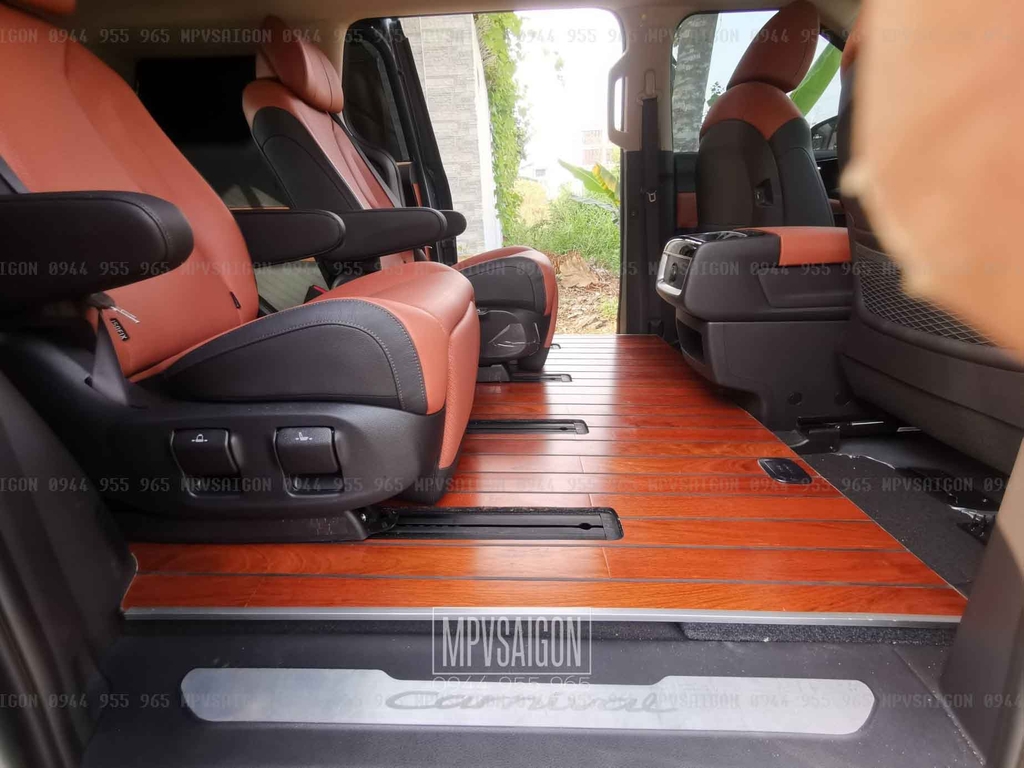 Sàn gỗ tự nhiên Kia Carnival 2024 2025 7 chỗ