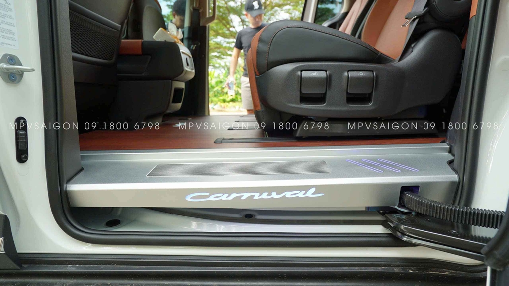 Sàn nhựa vân gỗ Kia Carnival 2024 2025: Báo giá và bảng màu chi tiết nhất