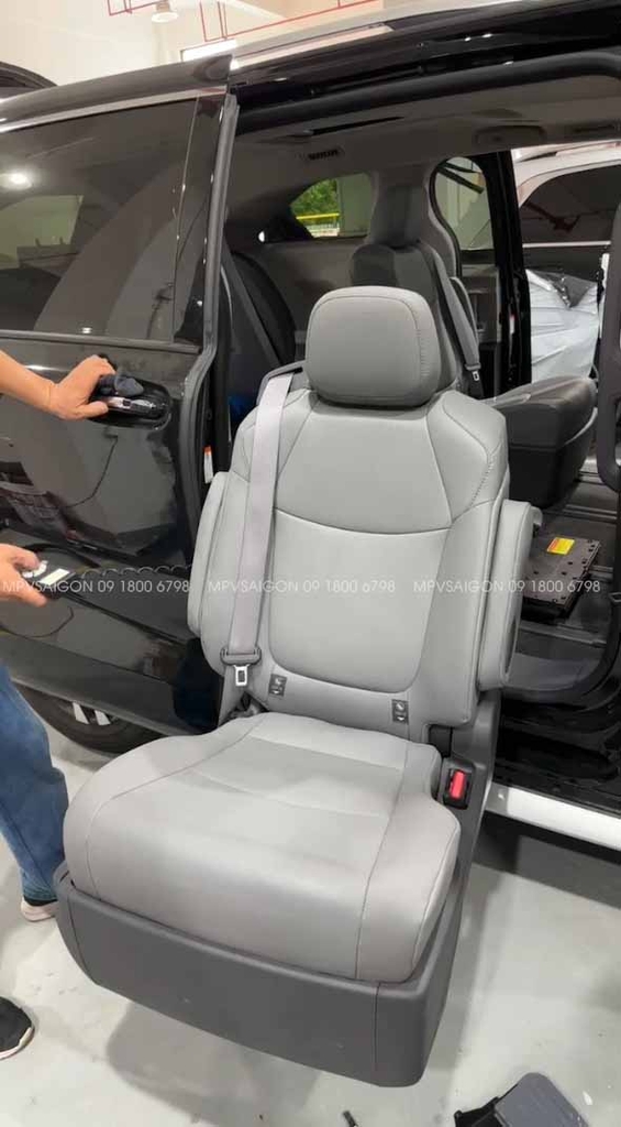 Ghế nâng hạ xoay hỗ trợ người già người tàn tật lên xuống xe: kinh nghiệm và báo giá mới nhất