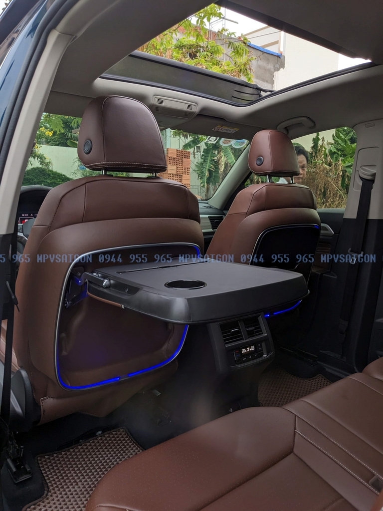 Volkswagen Teramont độ bàn xếp lưng ghế - Bàn làm việc xếp gọn - bàn ăn trên xe