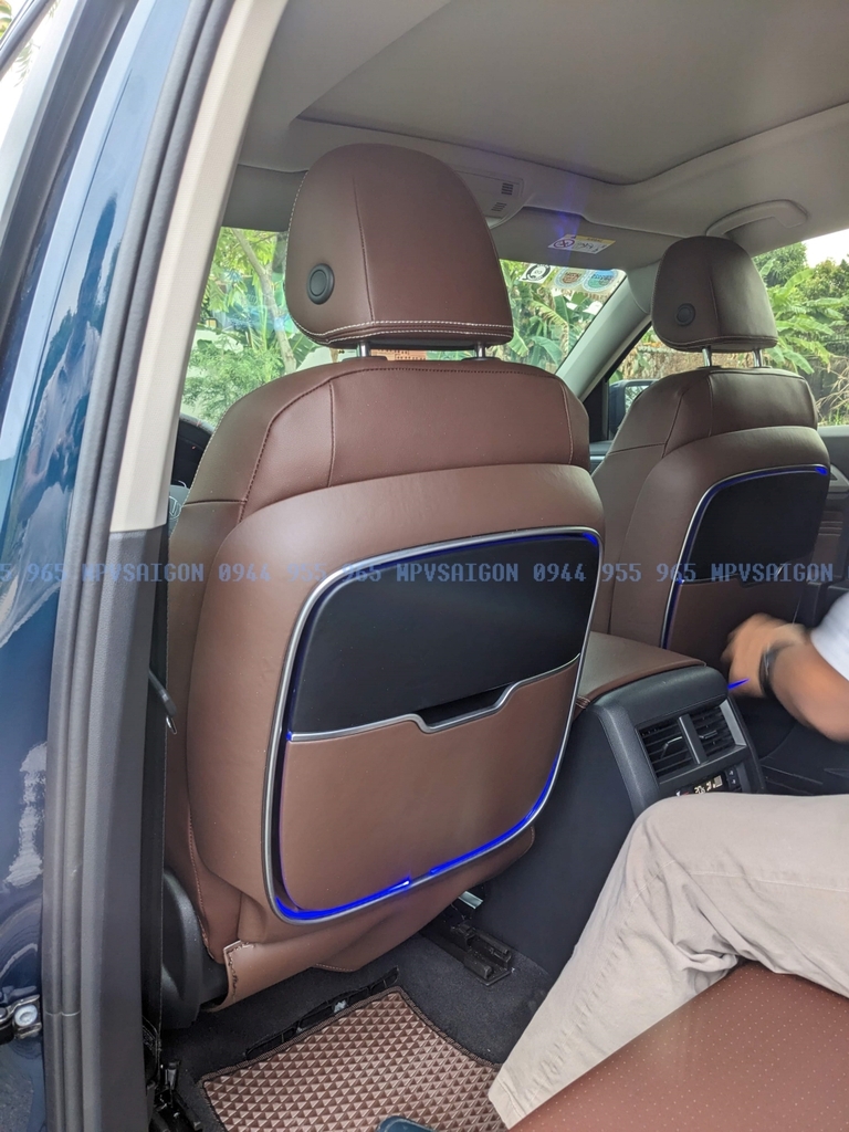 Volkswagen Teramont độ bàn xếp lưng ghế - Bàn làm việc xếp gọn - bàn ăn trên xe