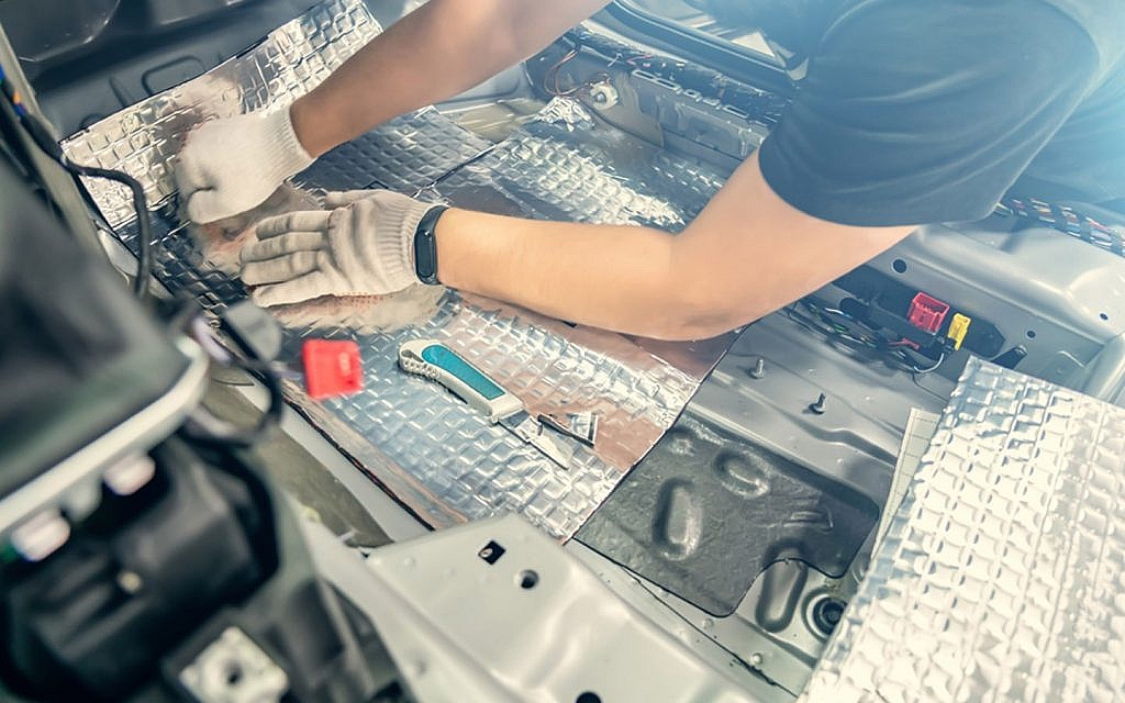 Thi công cách âm chống ồn xe Hyundai Custin: kinh nghiệm và báo giá mới nhất
