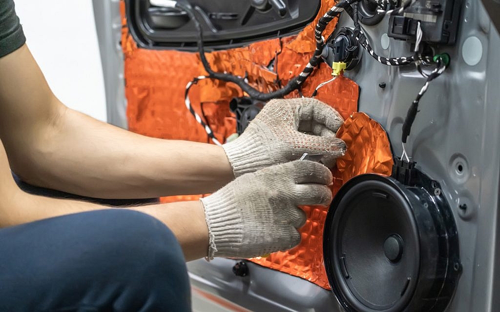 Thi công cách âm chống ồn xe Hyundai Custin: kinh nghiệm và báo giá mới nhất