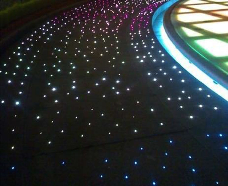 Thi công LED bầu trời sao Hyundai Custin