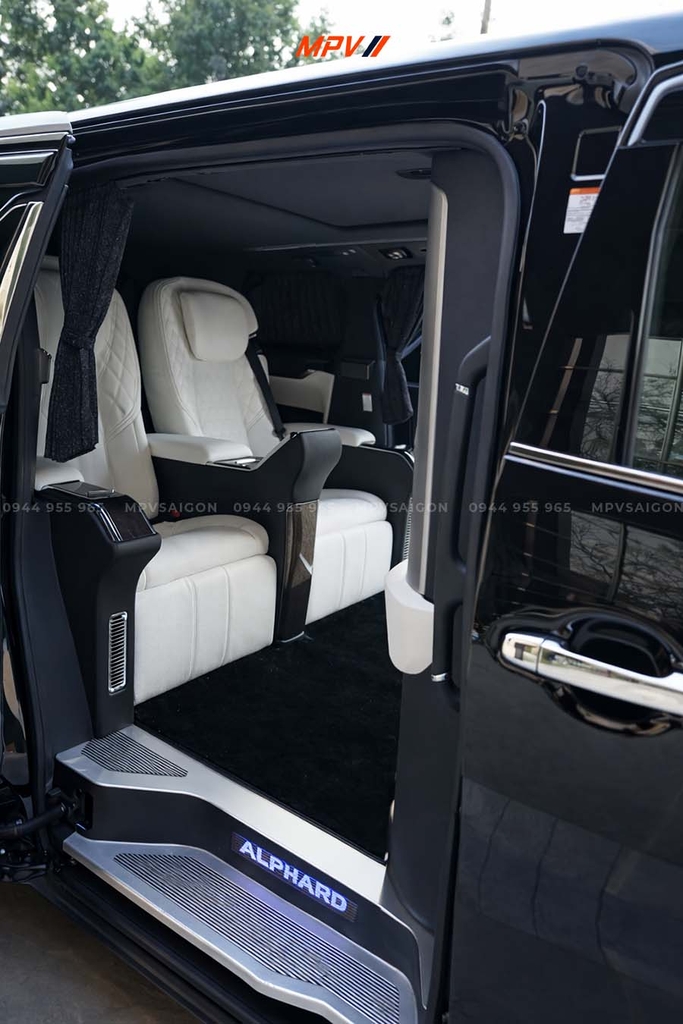 TOYOTA ALPHARD NÂNG CẤP BẢN 4 CHỖ LM CÓ VÁCH NGĂN