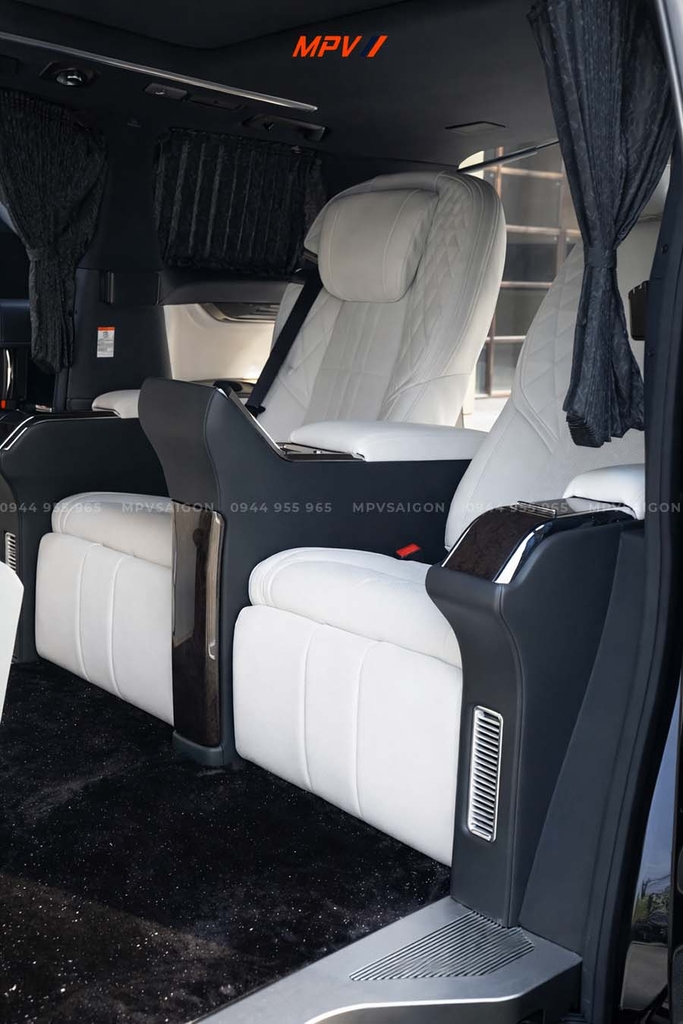 TOYOTA ALPHARD NÂNG CẤP BẢN 4 CHỖ LM CÓ VÁCH NGĂN