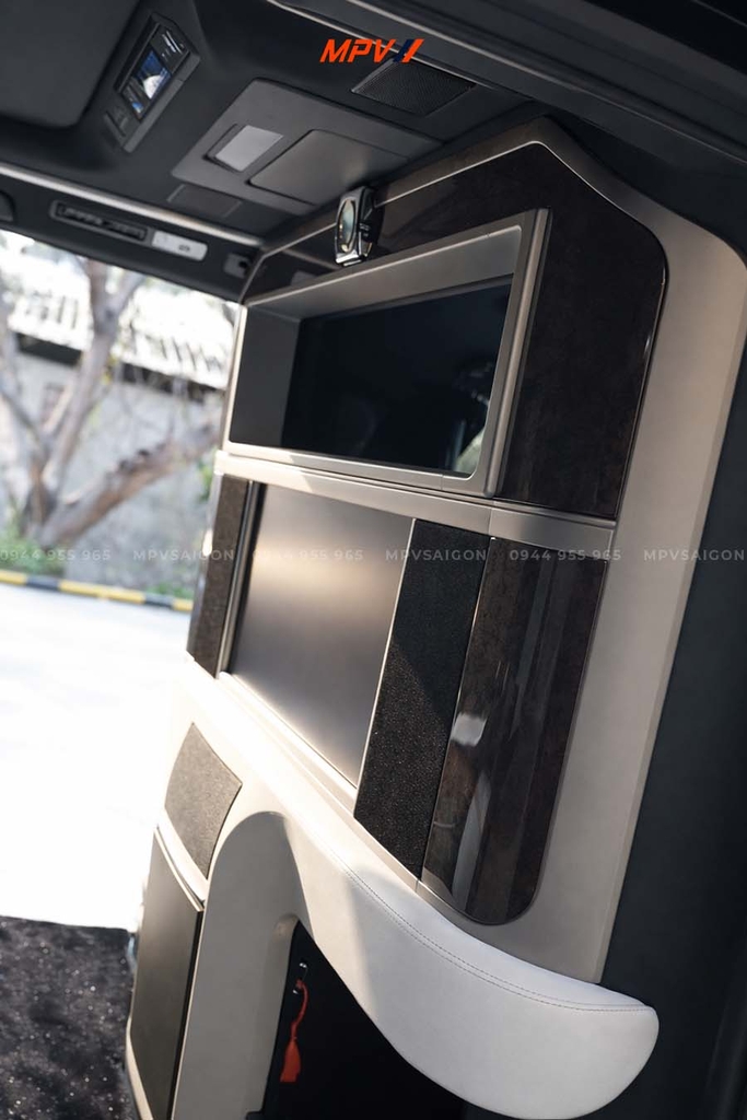 TOYOTA ALPHARD NÂNG CẤP BẢN 4 CHỖ LM CÓ VÁCH NGĂN