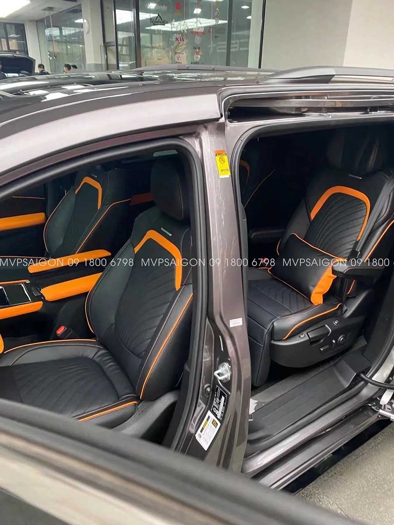 Toyota Sienna bọc da đổi màu nội thất