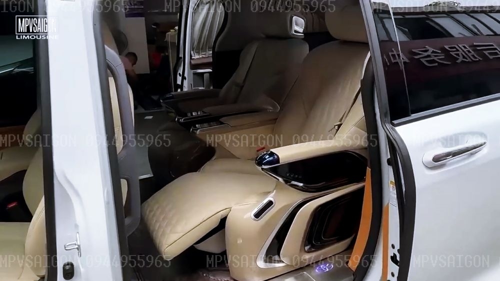 Toyota Sienna độ nội thất thương gia Limousine: báo giá mới nhất