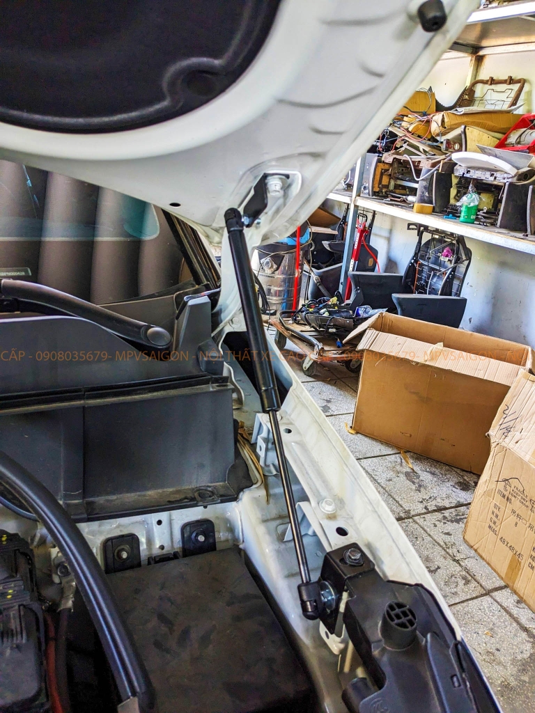 Ty chống nắp capo Hyundai Custin