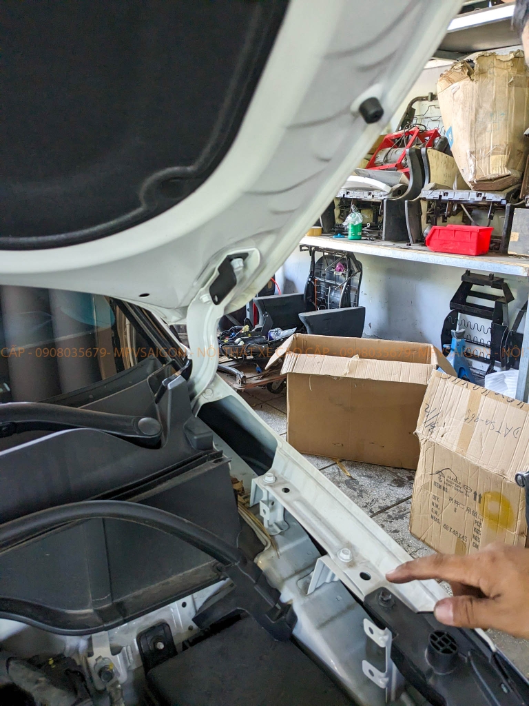 Ty chống nắp capo Hyundai Custin