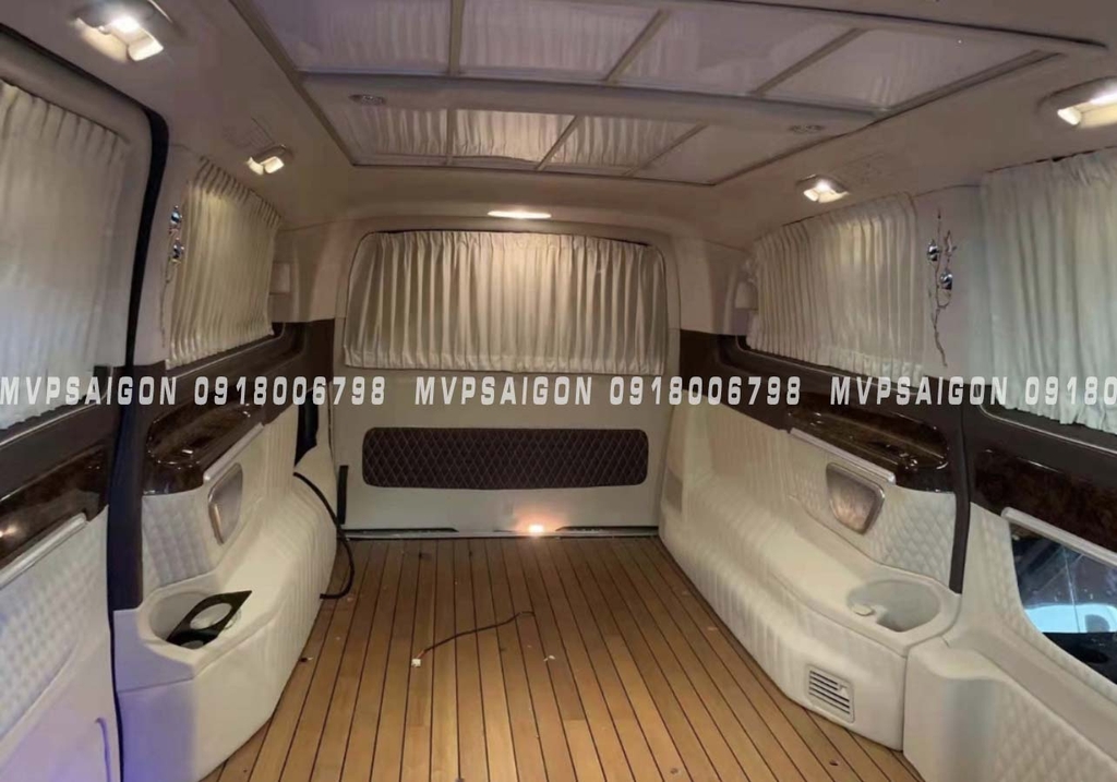 Vách ngăn thương gia Mercedes Benz V250