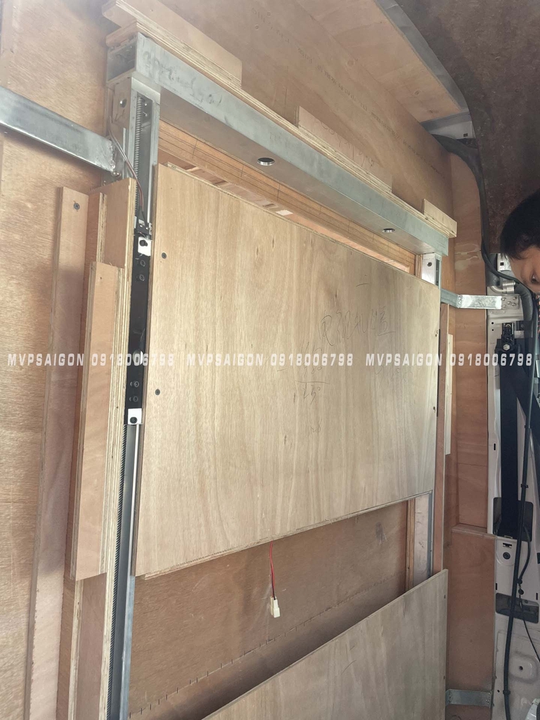 Vách ngăn thương gia Mercedes Benz V250