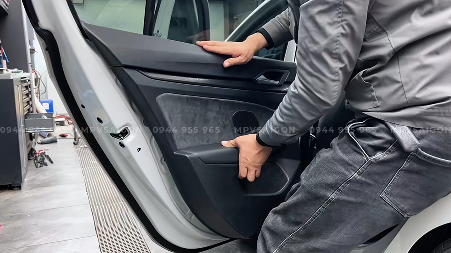 Volkswagen Golf 8: Bọc da tapi cửa chất lượng tại MPVSAIGON