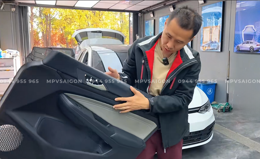 Volkswagen Golf 8: Bọc da tapi cửa chất lượng tại MPVSAIGON