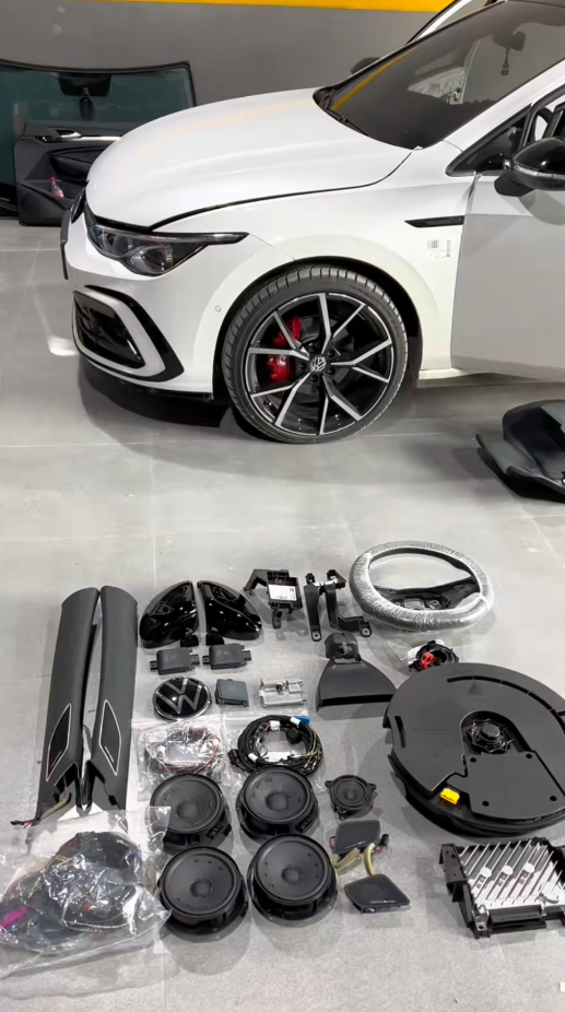 Volkswagen Golf 8 với gói nâng cấp R-Line: Đẳng cấp thể thao và công nghệ hiện đại