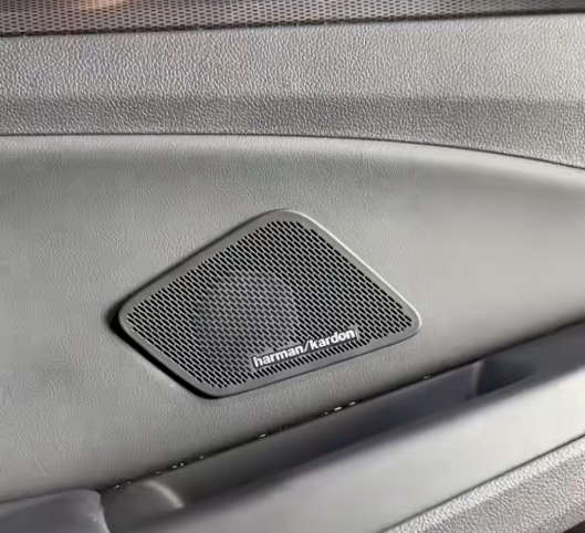 Volkswagen Golf 8 với gói nâng cấp R-Line: Đẳng cấp thể thao và công nghệ hiện đại