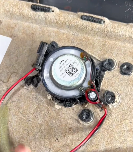 Volkswagen Golf 8 với gói nâng cấp R-Line: Đẳng cấp thể thao và công nghệ hiện đại