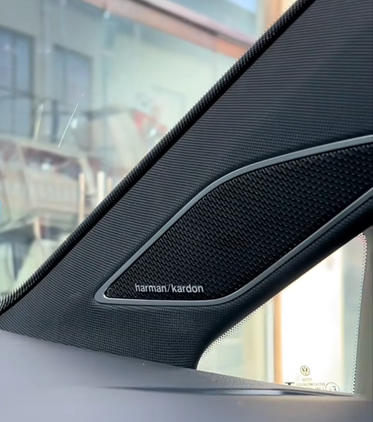 Volkswagen Golf 8 với gói nâng cấp R-Line: Đẳng cấp thể thao và công nghệ hiện đại