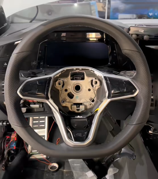 Volkswagen Golf 8 với gói nâng cấp R-Line: Đẳng cấp thể thao và công nghệ hiện đại