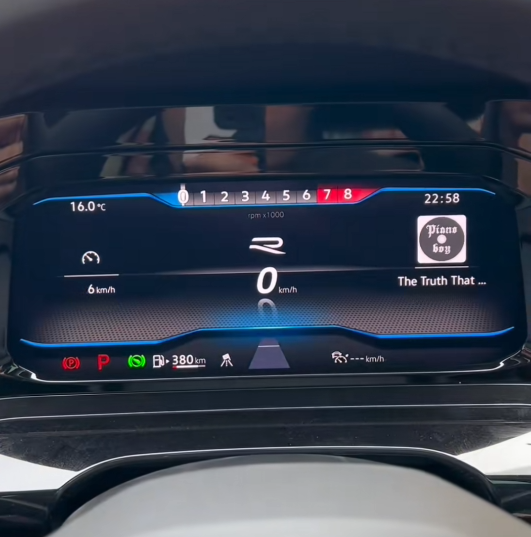 Volkswagen Golf 8 với gói nâng cấp R-Line: Đẳng cấp thể thao và công nghệ hiện đại