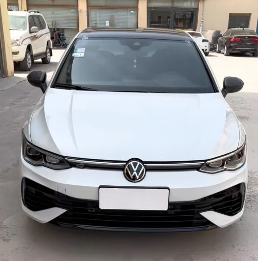 Volkswagen Golf 8 với gói nâng cấp R-Line: Đẳng cấp thể thao và công nghệ hiện đại