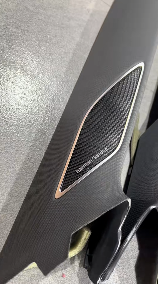 Volkswagen Golf 8 với gói nâng cấp R-Line: Đẳng cấp thể thao và công nghệ hiện đại