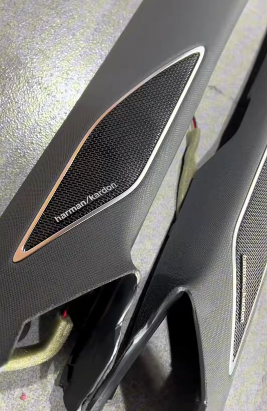 Volkswagen Golf 8 với gói nâng cấp R-Line: Đẳng cấp thể thao và công nghệ hiện đại