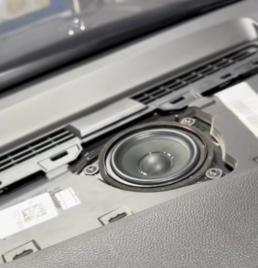 Volkswagen Golf 8 với gói nâng cấp R-Line: Đẳng cấp thể thao và công nghệ hiện đại