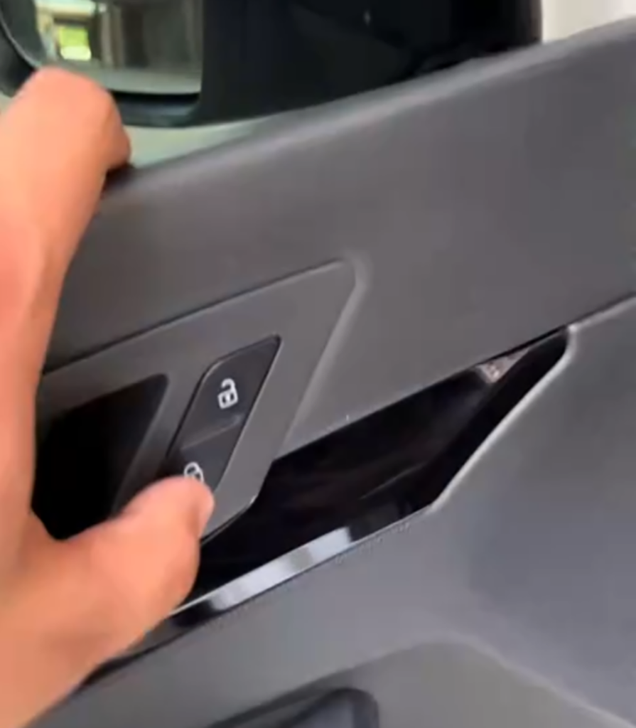 VOLKSWAGEN GOLF - NÂNG CẤP CỐP ĐIỆN HIỆN ĐẠI