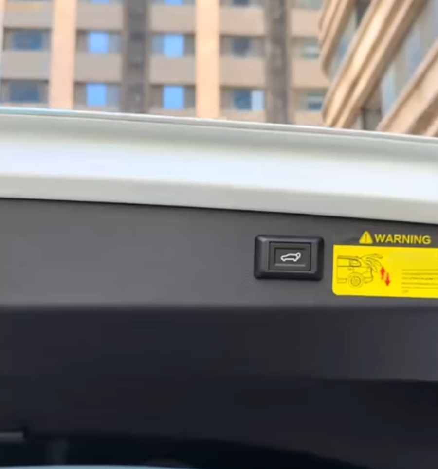 VOLKSWAGEN GOLF - NÂNG CẤP CỐP ĐIỆN HIỆN ĐẠI