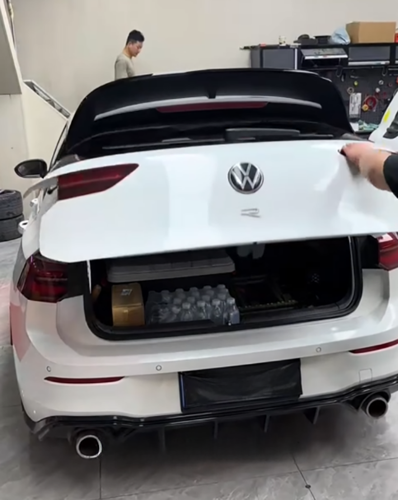 VOLKSWAGEN GOLF - NÂNG CẤP CỐP ĐIỆN HIỆN ĐẠI