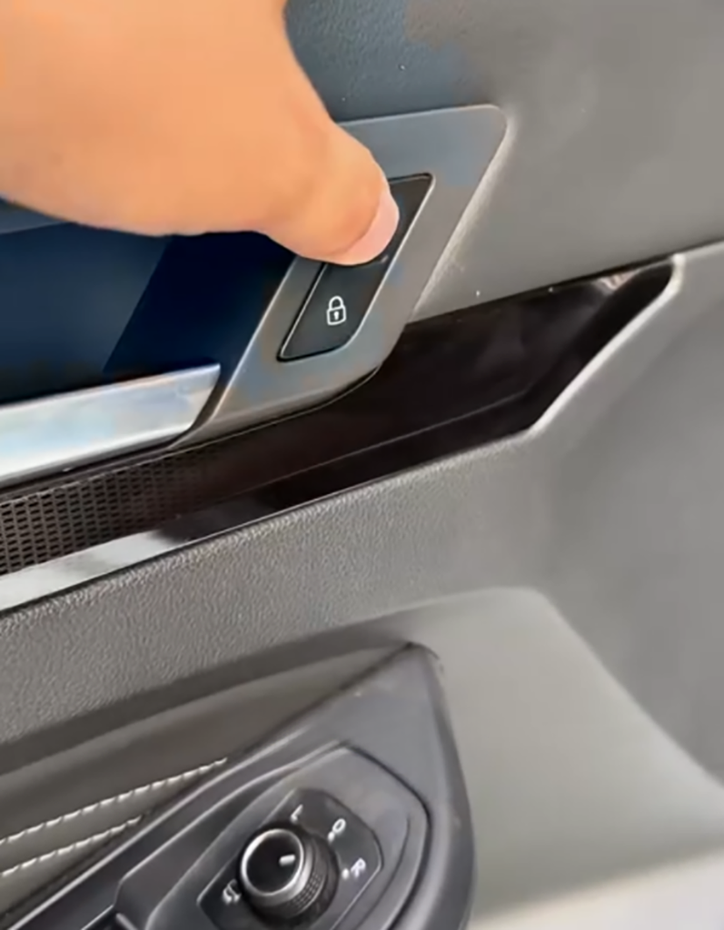 VOLKSWAGEN GOLF - NÂNG CẤP CỐP ĐIỆN HIỆN ĐẠI