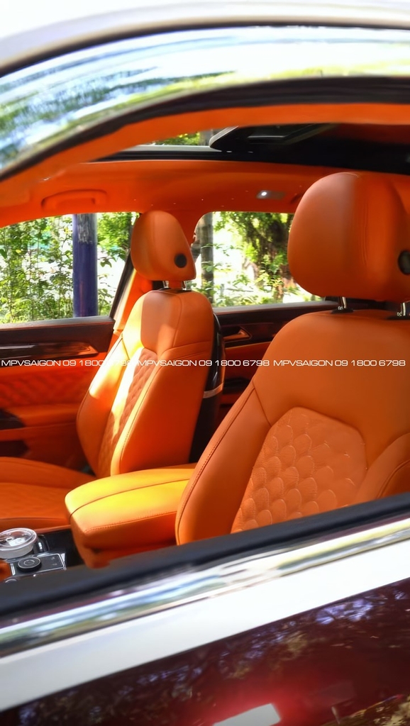 Volkswagen Teramont nâng cấp combo ghế limousine và con ngựa tủ lạnh