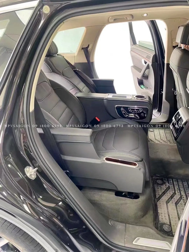 Volkswagen Touareg độ ghế thương gia limousine