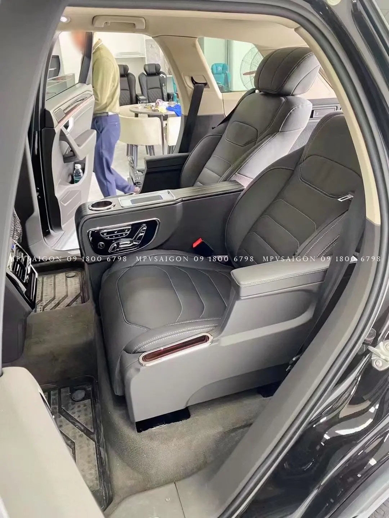 Volkswagen Touareg độ ghế thương gia limousine