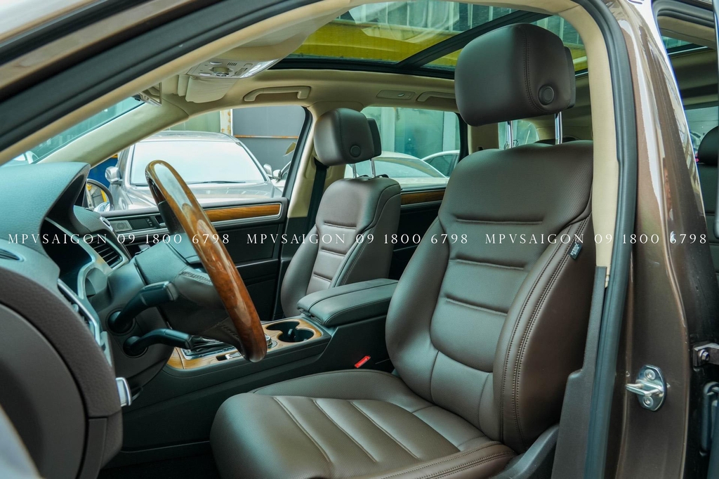 Volkswagen Touareg độ ghế thương gia limousine