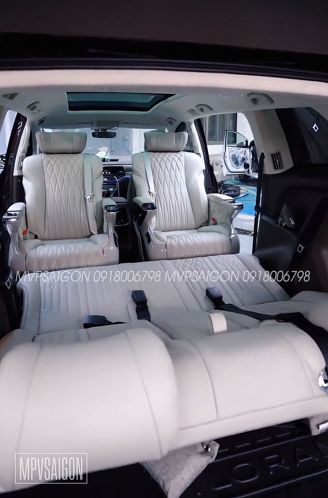 Volkswagen Viloran độ ghế limousine Alphard cao cấp