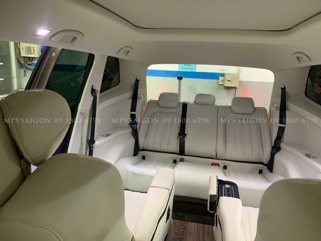 Volkswagen Viloran độ ghế limousine Alphard cao cấp