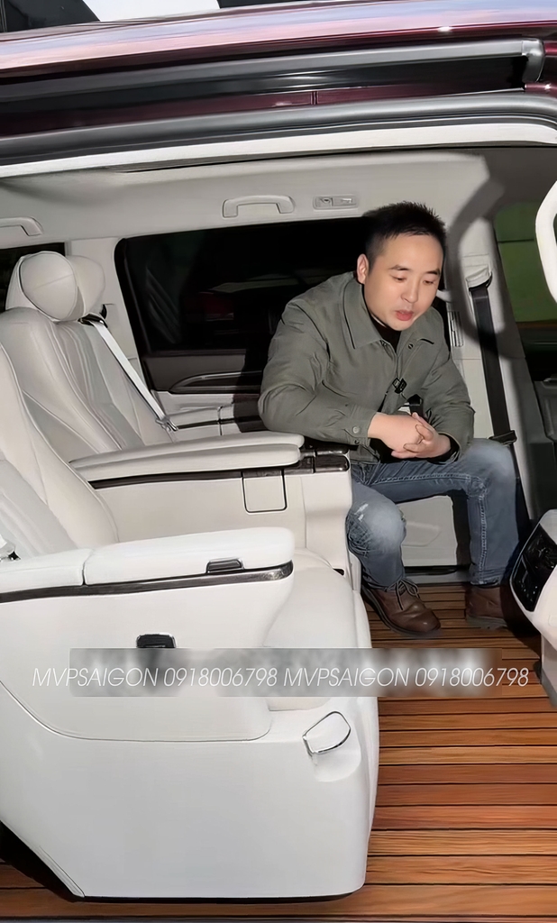 Volkswagen Viloran độ ghế limousine Alphard cao cấp