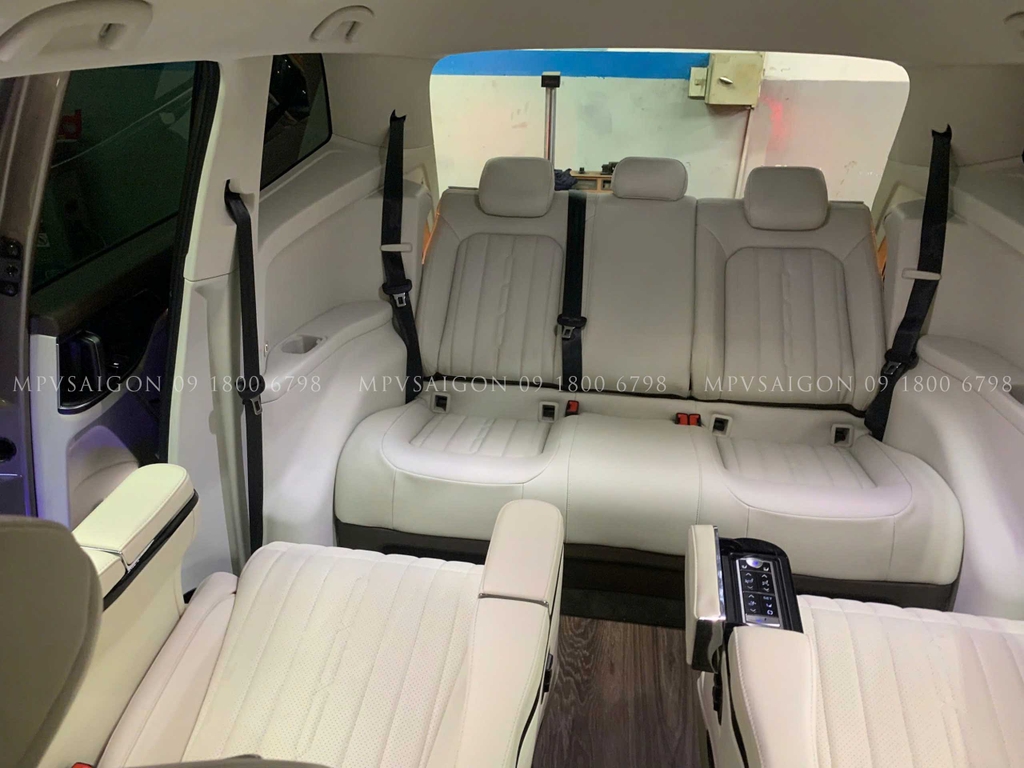 Volkswagen Viloran độ ghế limousine Alphard cao cấp