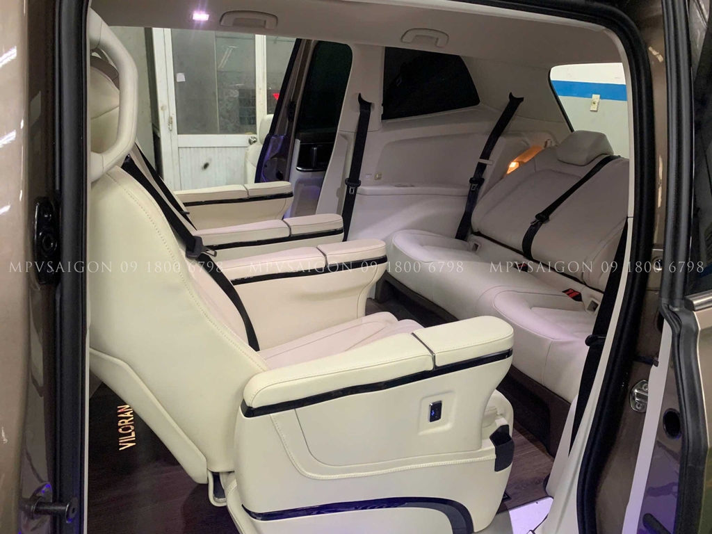 Volkswagen Viloran độ ghế limousine Alphard cao cấp