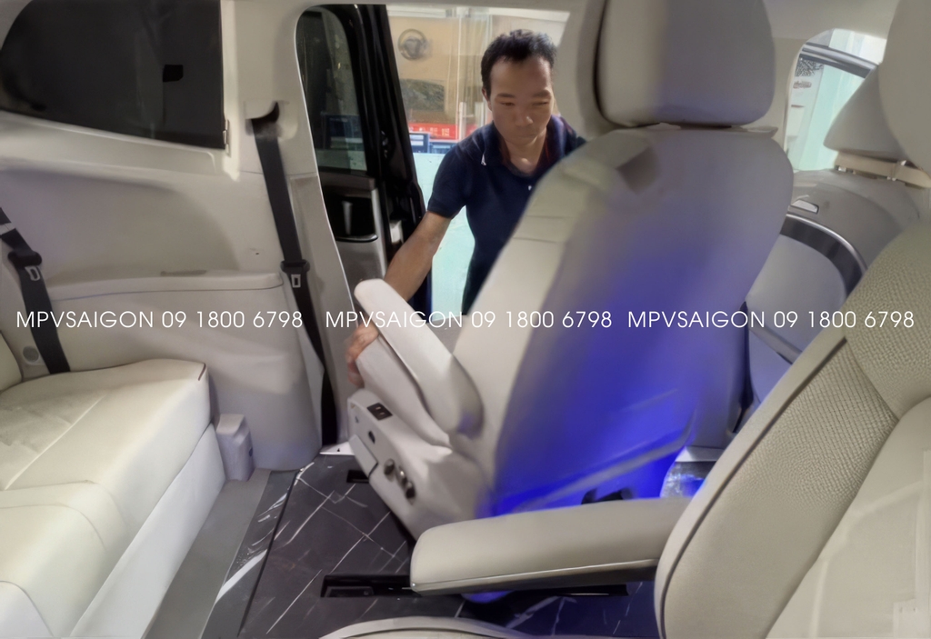 Volkswagen Viloran độ ghế zin trượt điện xoay 180 độ