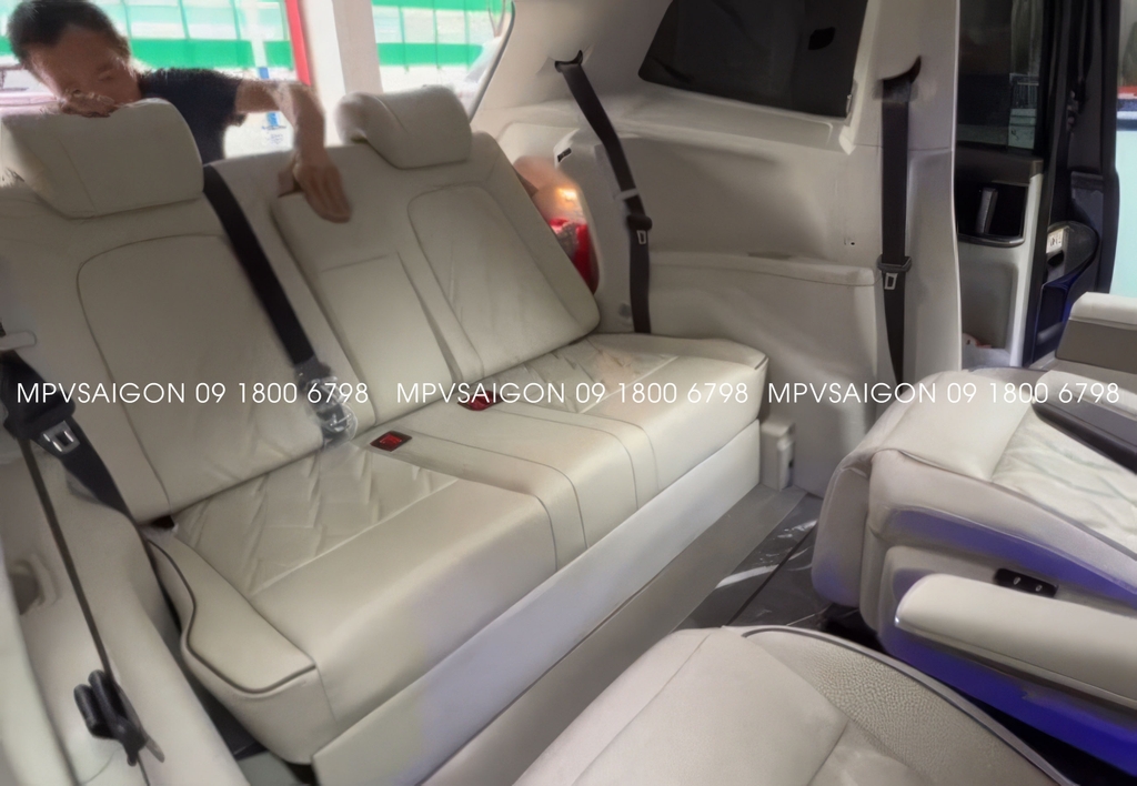 Volkswagen Viloran độ ghế zin trượt điện xoay 180 độ