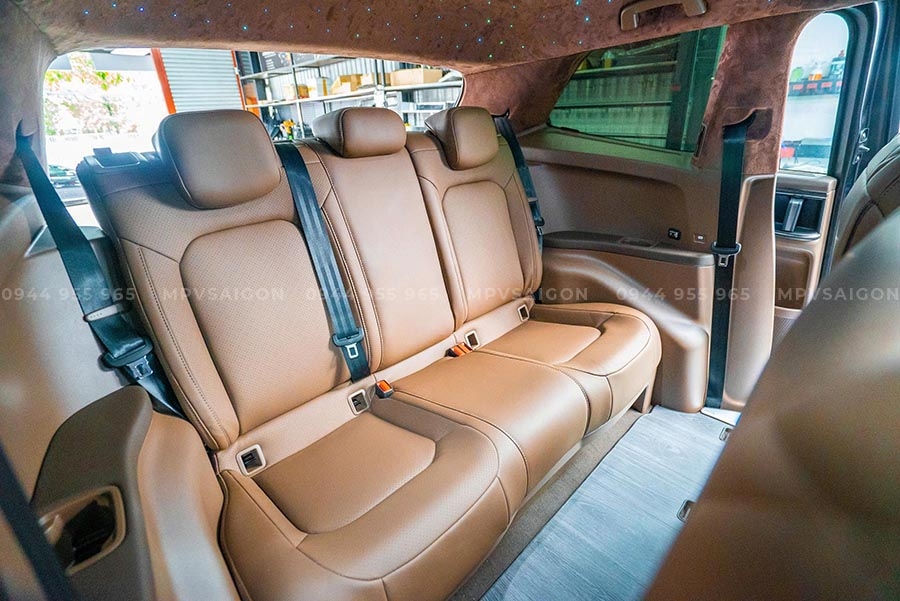 Volkswagen Viloran nâng cấp ghế xoay 180 độ và băng ba ngả giường