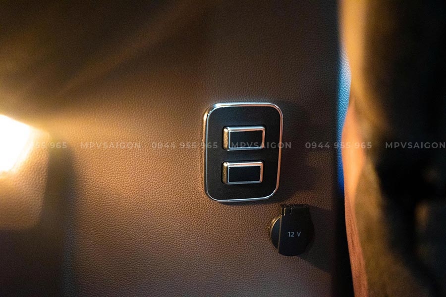 Volkswagen Viloran nâng cấp ghế xoay 180 độ và băng ba ngả giường